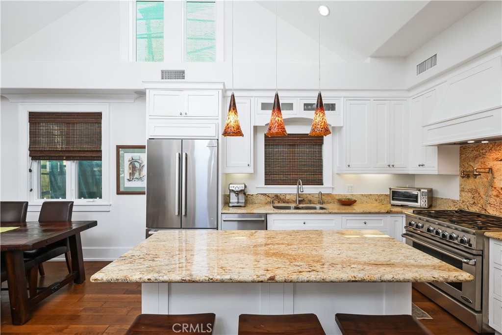 Corona del Mar North of PCH (CNHW) - Residential