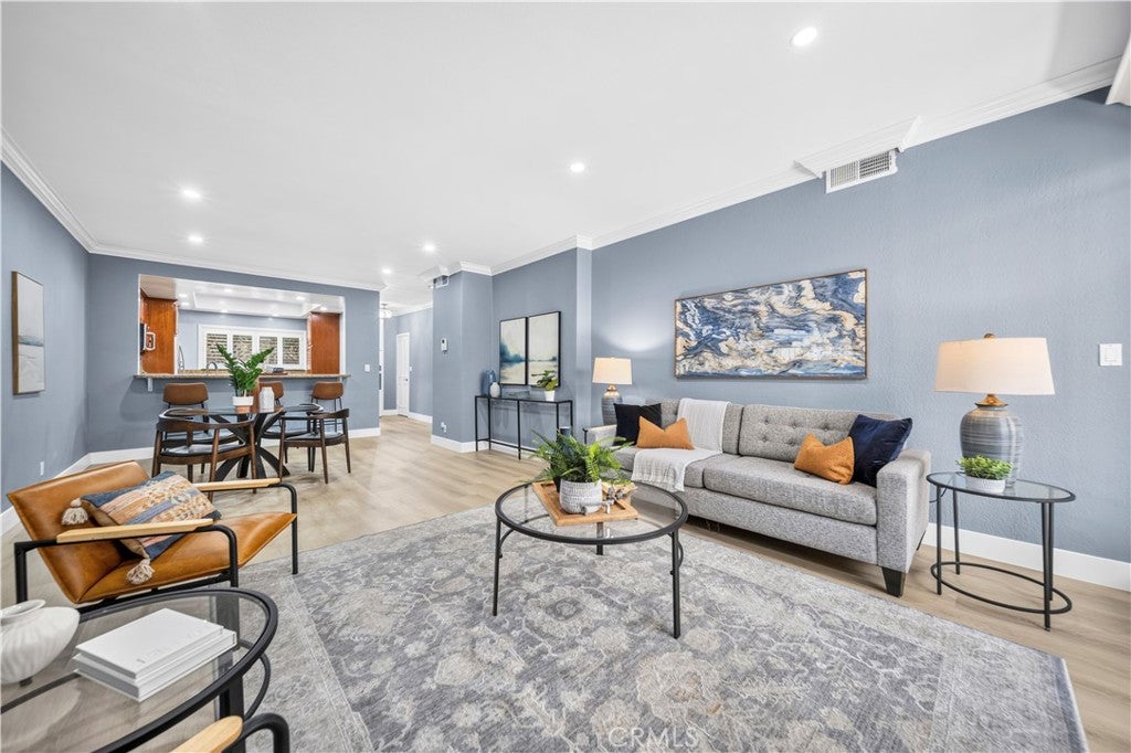 450 San Vicente Boulevard 104, Santa Monica CA 90402