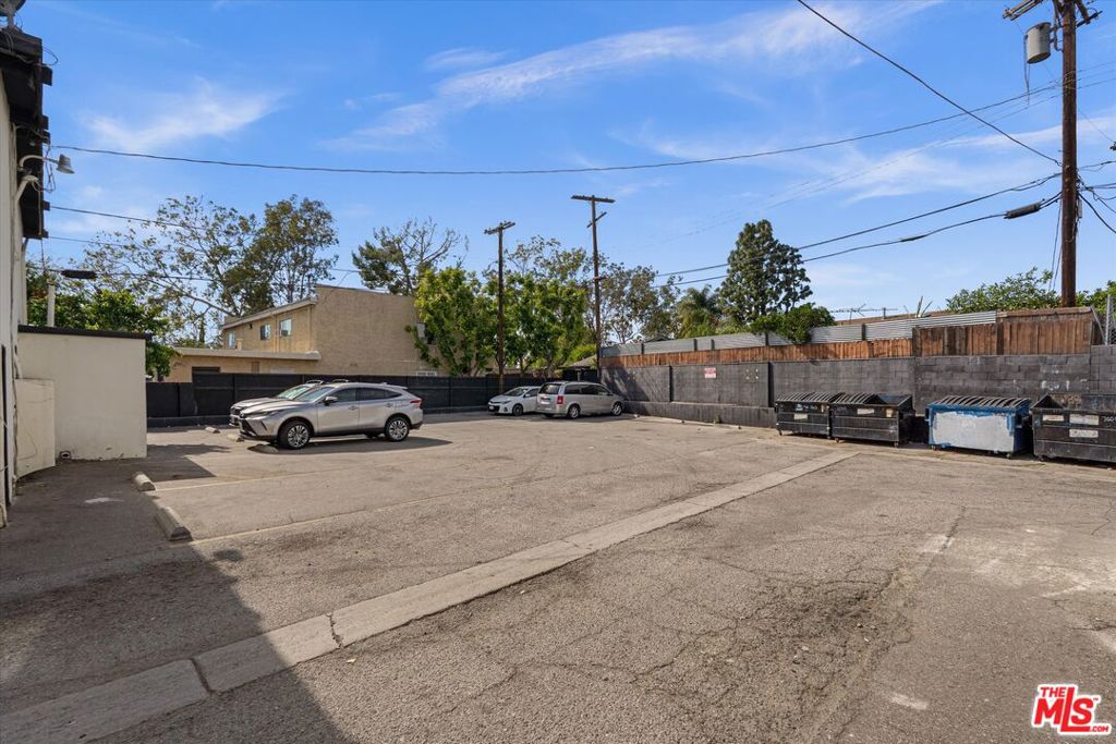 12515 Saticoy Street