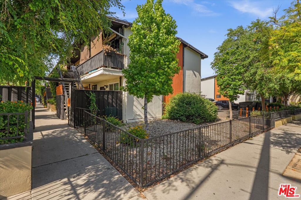 12515 Saticoy Street