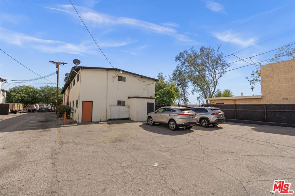 12515 Saticoy Street