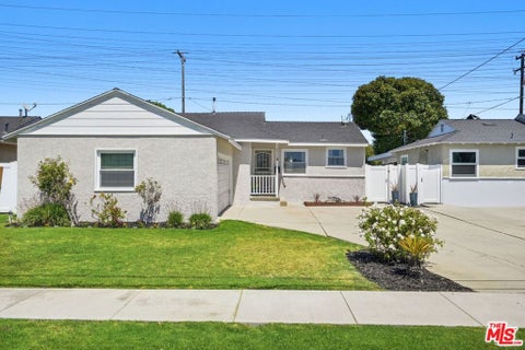 Photo of 18904 Cerise Avenue, Torrance, CA 90504 (MLS # 26989083)