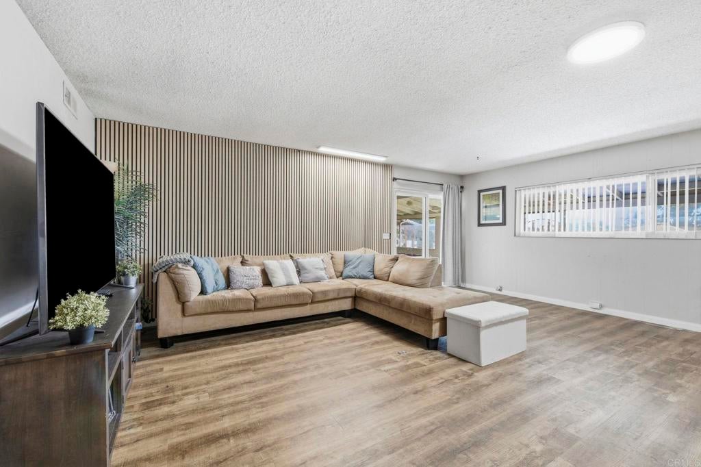 646 El Rancho Dr