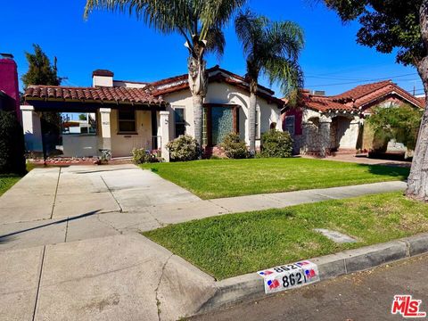 Photo of 8621 S Wilton Place, Los Angeles, CA 90047 (MLS # 26646001)