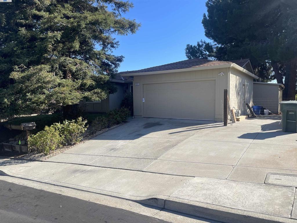 2211 Mount Whitney Dr