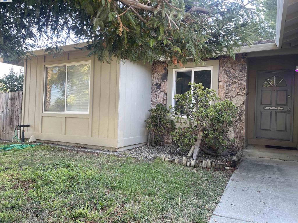 2211 Mount Whitney Dr
