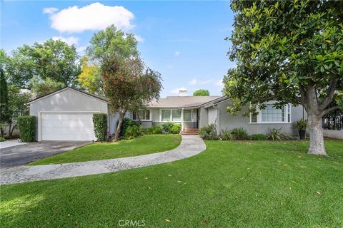 Photo of 5857 Nagle Ave, Sherman Oaks, CA 91401 (MLS # OC26019028)