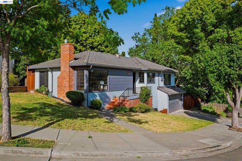 Photo of 4880 Mancini Dr Dr, Castro Valley, CA 94546 (MLS # 41136373)