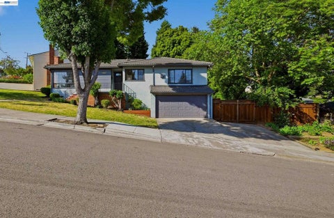 Photo of 4880 Mancini Dr Dr, Castro Valley, CA 94546 (MLS # 41136373)