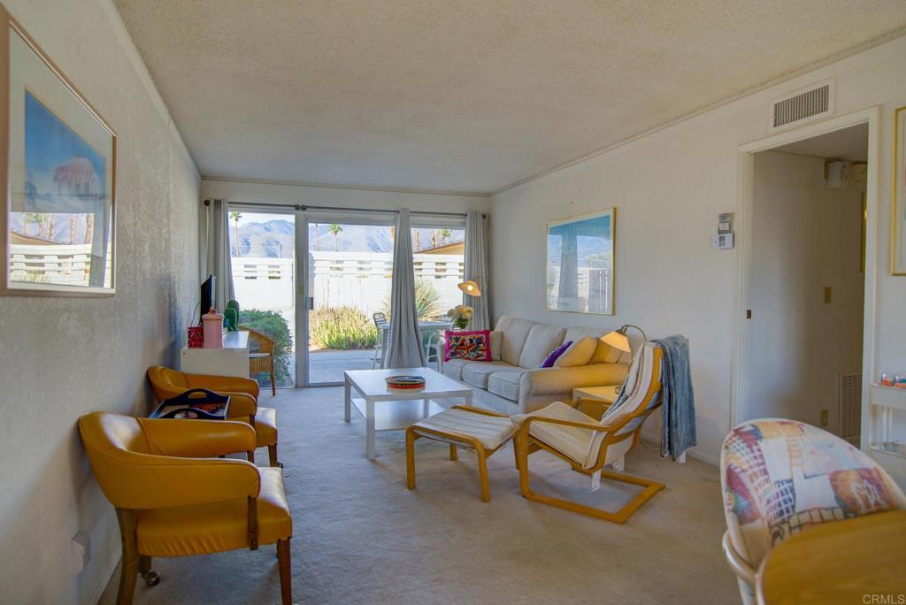 3166 Club Circle East 27