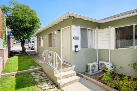 Photo of 708 S 5th St #C ST, Burbank, CA 91501 (MLS # GD26201878)