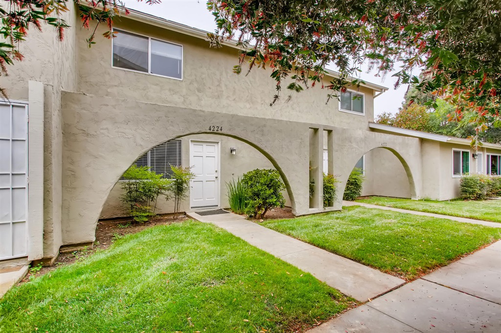 Must see this completely remodeled 3BR/2BA condo in the heart of Genesee Highlands. Stainless steel appliances, garage, laundry and tons of storage, this home is in great shape and ready for move in now. Quiet location, garage and stellar amenities including pool, basketball court, playground. Close to schools, USCD, UTC, beaches, shopping and parks. Available now! Neighborhoods: Genesee Highlands Complex Features: ,,