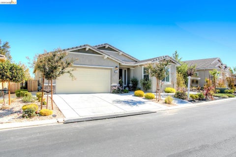 Photo of 653 Waterwood Dr Dr, Rio Vista, CA 94571 (MLS # 41147222)