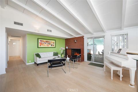 Photo of 19800 Friar ST, Woodland Hills, CA 91367 (MLS # SR26136653)