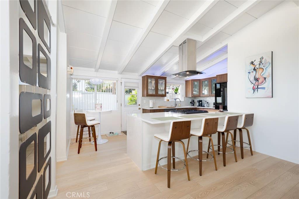 Photo of 19800 Friar ST, Woodland Hills, CA 91367 (MLS # SR26136653)