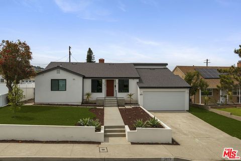 Photo of 3815 S Cochran Avenue, Los Angeles, CA 90008 (MLS # 26702699)