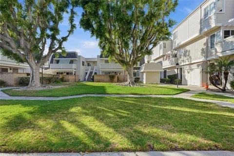 125 W South St Unit 218, Anaheim, CA 92805 - MLS#: CV26133484