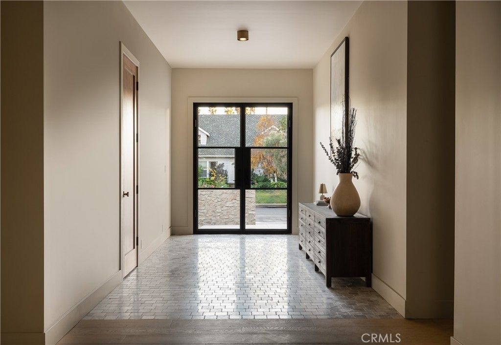 Photo of 15719 Hartsook, Encino, CA 91436 (MLS # SR25274097)