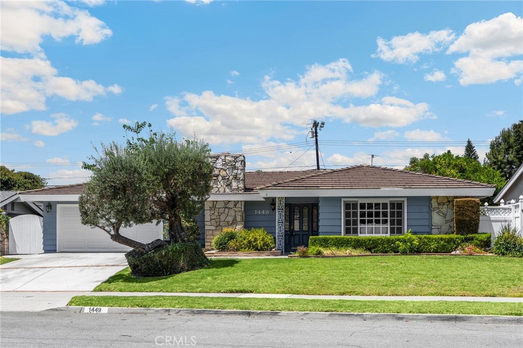 1449 La Canada Drive