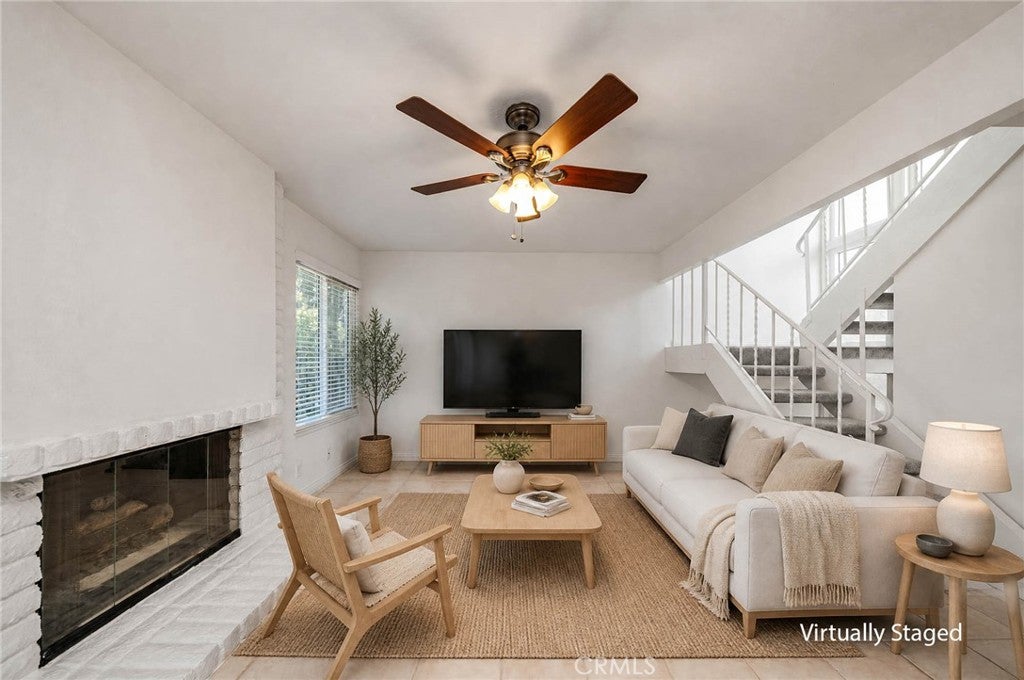304 S Vista Del Canon