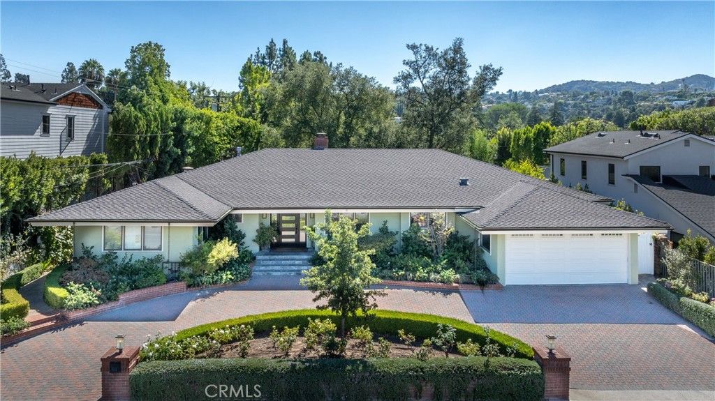 Photo of 16314 Meadowridge Road, Encino, CA 91436 (MLS # SR25239381)