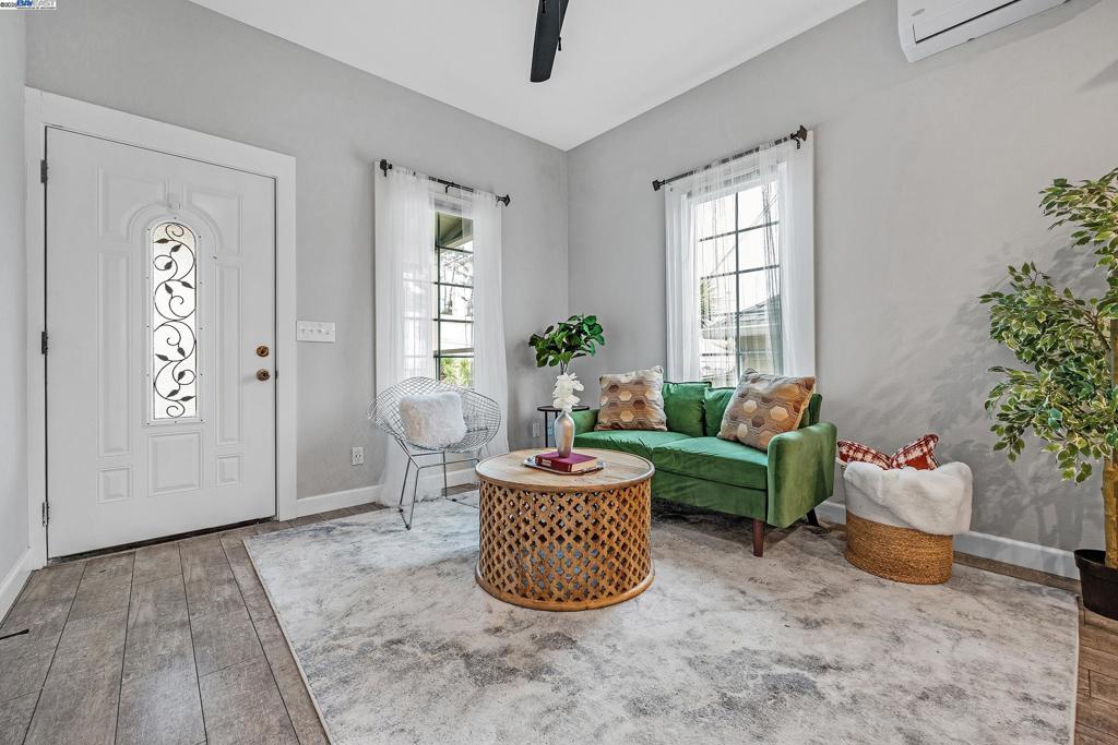 POINT RICHMOND - Residential