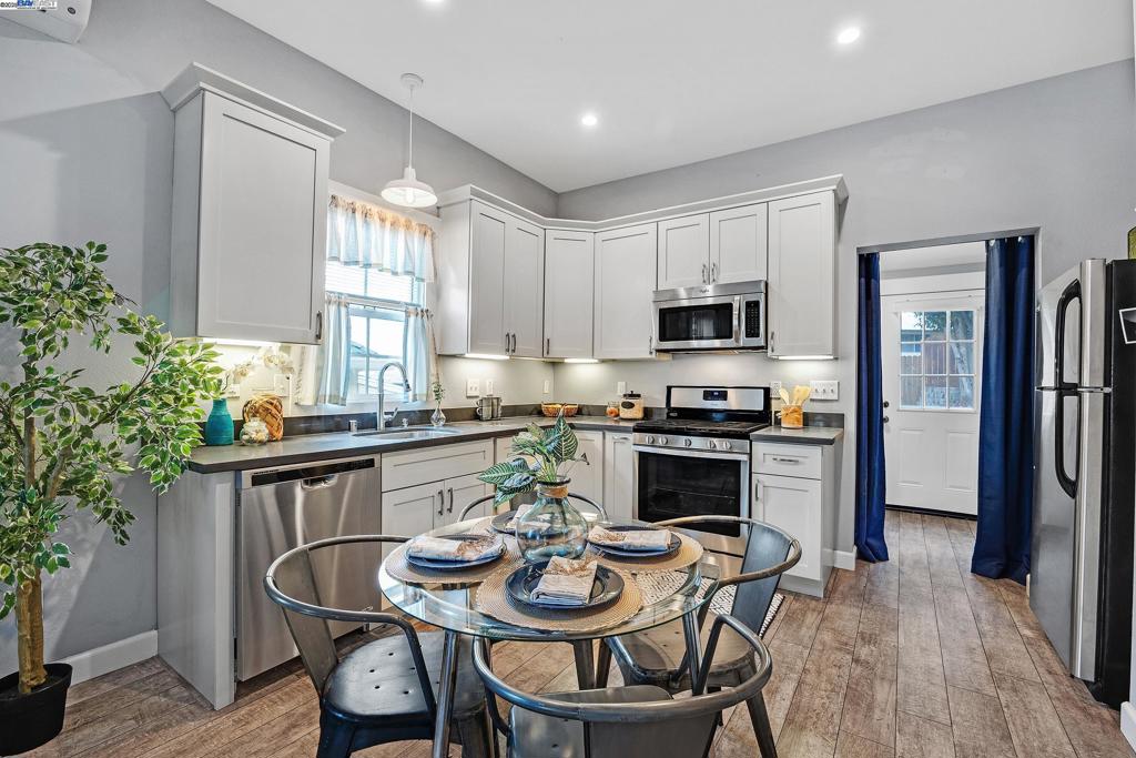 POINT RICHMOND - Residential
