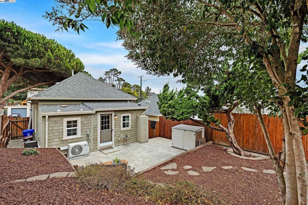 POINT RICHMOND - Residential