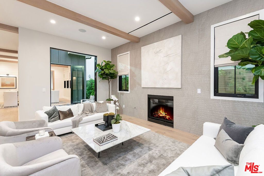 Photo of 831 N Spaulding Avenue, Los Angeles, CA 90046 (MLS # 25584549)