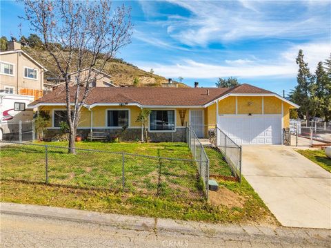 Photo of 43230 Lookabout Rd Rd, Lake Hughes, CA 93532 (MLS # SR26028027)