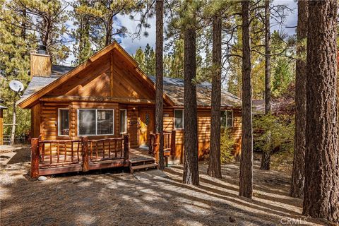 Photo of 517 Sugarloaf Blvd, Big Bear City, CA 92314 (MLS # OC25242752)
