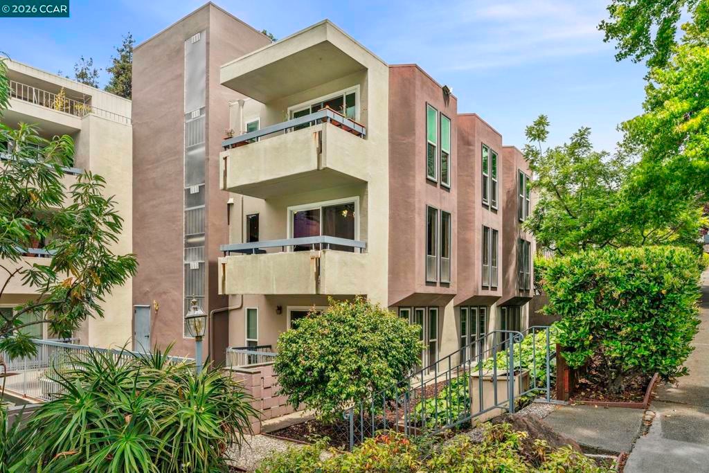 385 Jayne Ave 215