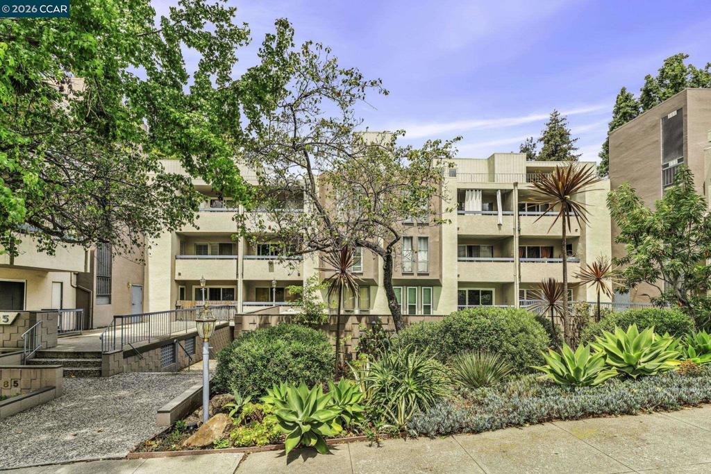 385 Jayne Ave 215