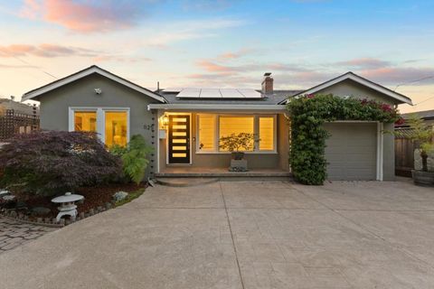 Photo of 1125 Carlton Avenue, Menlo Park, CA 94025 (MLS # ML82046814)