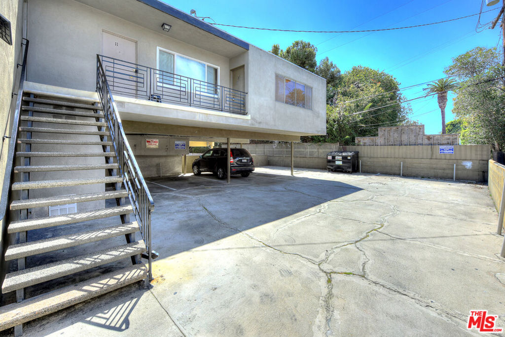 3743 Mclaughlin Avenue