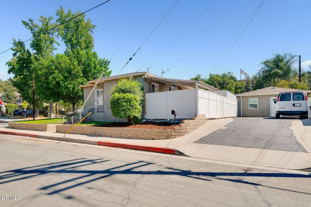 Properties 4 1900 E Chevy Chase Drive
