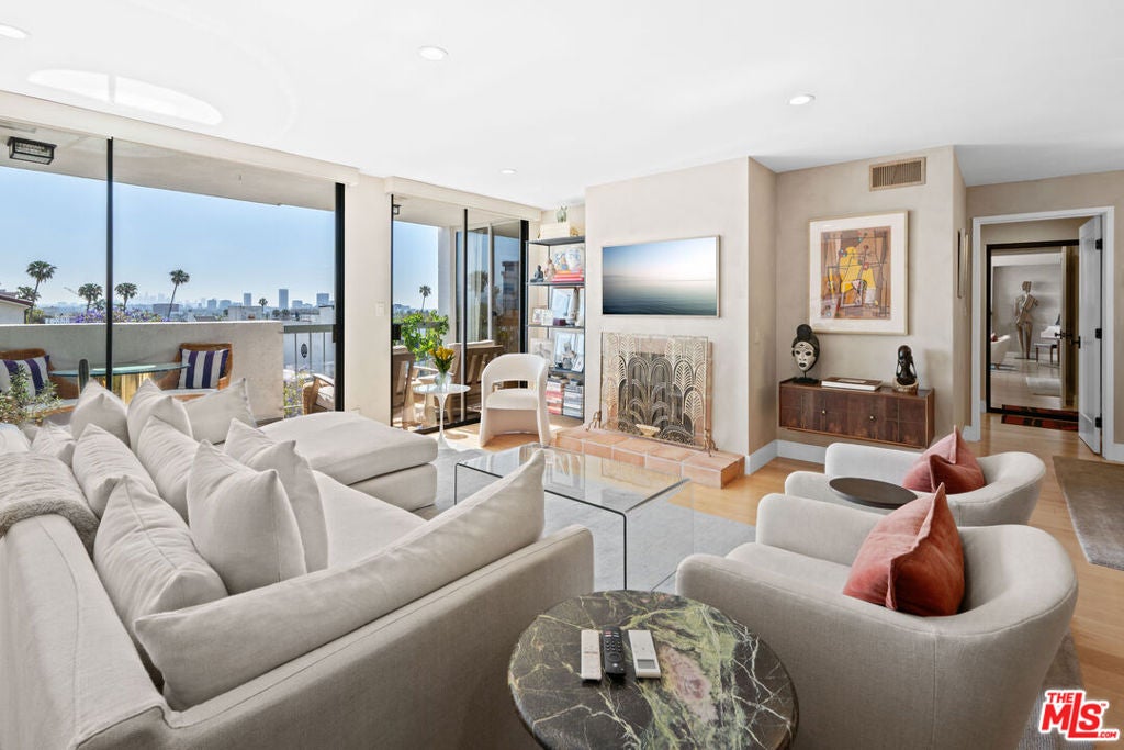 Photo of 321 N Oakhurst Drive #601, Beverly Hills, CA 90210 (MLS # 26833099)