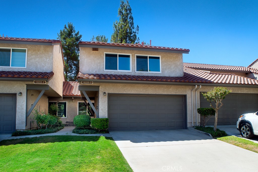 LOCATION, LOCATION, LOCATION! BEAUTIFUL TOWNHOME LOCATED IN GATED COMMUNITY OF "VIEW RIDGE". WELCOME TO THIS RECENTLY UPGRADED HOME WITH NEW FLOORING, COZY BRICK FIREPLACE IN LIVING ROOM, GRANITE COUNTERTOPS IN GOURMET KITCHEN. DOWNSTAIRS ROOM MAY BE CONVERTED INTO A 4TH BEDROOM WITH DOUBLE DOOR ENTRY. CEILING FANS, RECESSED LIGHTING, DUAL PANED NEW WINDOWS WITH DRAPERY & SLIDING DOOR, PLANTATION SHUTTERS & LOTS OF ROOM FOR STORAGE. MAIN BEDROOM WITH BUILT IN LIBRARY TYPE BOOKCASE, WALK IN CLOSET WITH BUILT IN SHELVING. SPACIOUS BEDROOMS, UPGRADED BATHROOMS. SPARKLING POOL & SPA & MINI PARK IS JUST ACROSS THE STREET SO NO FRONT NEIGHBORS, AMPLE STREET PARKING. NEW ROOF JUST INSTALLED BY THE HOA AND ASSESSMENT HAS BEEN PAID OFF.
HOA AMENITIES INCLUDE 2 LIGHTED POOLS & SPA, TENNIS COURTS, CLUBHOUSE/RECREATION ROOM, LANDSCAPING & GARDENING. CLOSE TO SHOPPING & DINING. PORTER RANCH COUNTRY CLUB & GOLF COURSE LOCATED ACROSS THE STREET. THIS IS A MUST SEE!