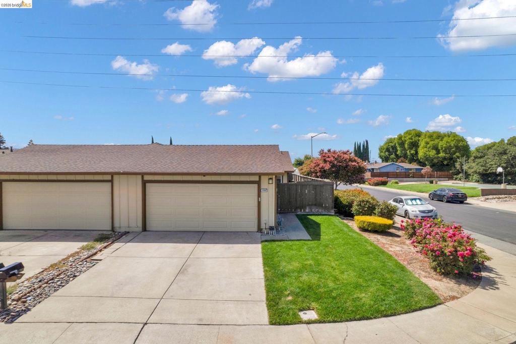 1300 Trembath Ln