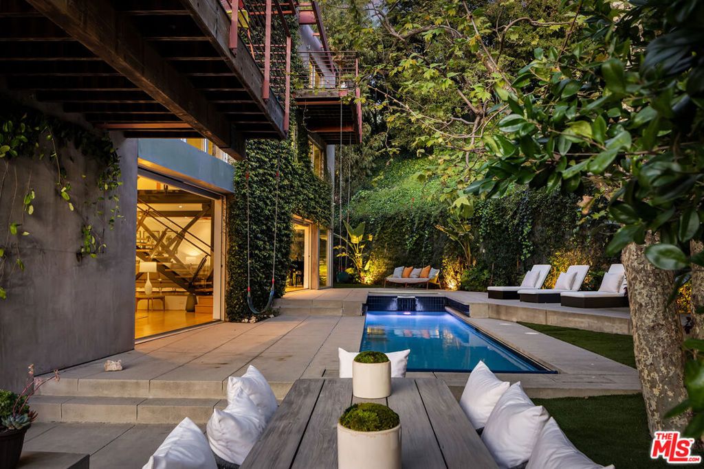 Photo of 562 Stassi Lane, Santa Monica, CA 90402 (MLS # 26661823)