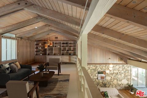 Photo of 1365 N Wetherly Drive, Los Angeles, CA 90069 (MLS # 25626195)