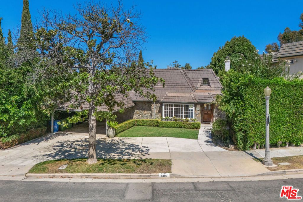 Photo of 1414 Club View Drive, Los Angeles, CA 90024 (MLS # 25590959)