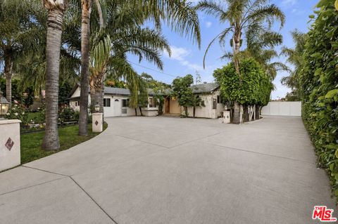Photo of 13530 Beaver Street, Sylmar, CA 91342 (MLS # 26838347)