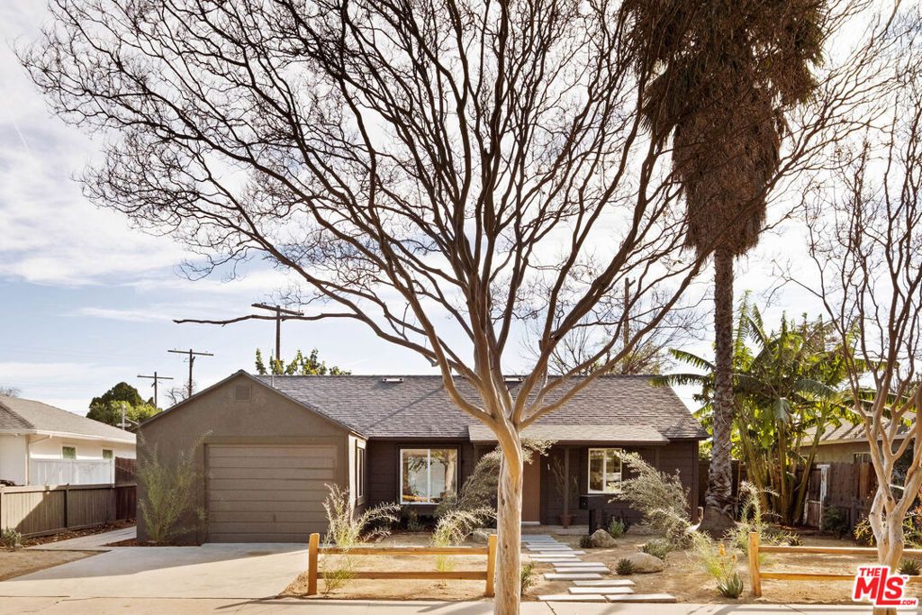 Photo of 17600 Runnymede Street, Van Nuys, CA 91406 (MLS # 26639073)