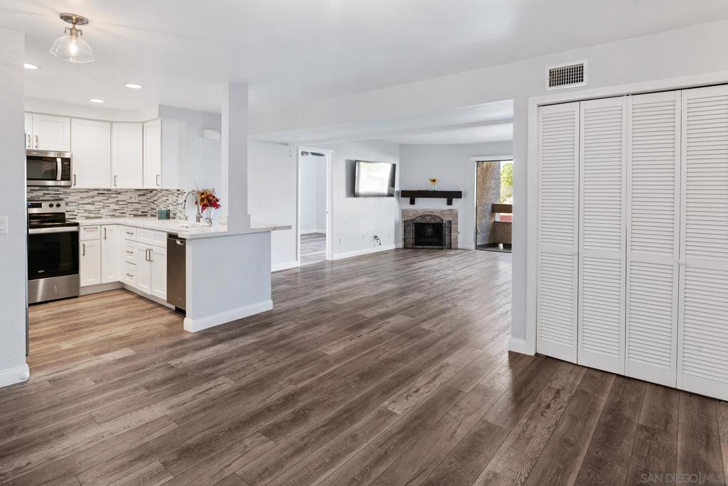 6877 Caminito Mundo 46