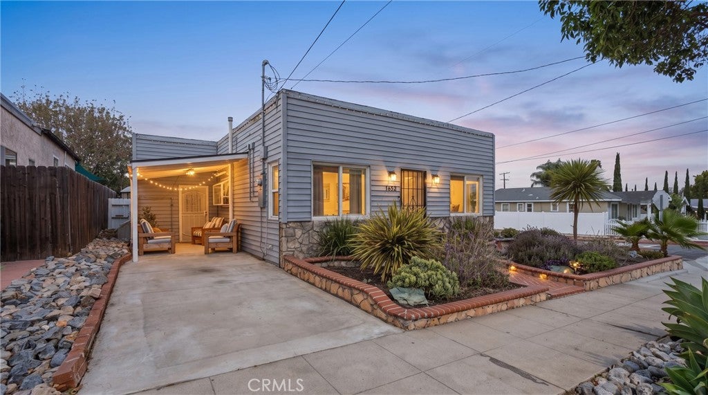 1652 Loma Avenue