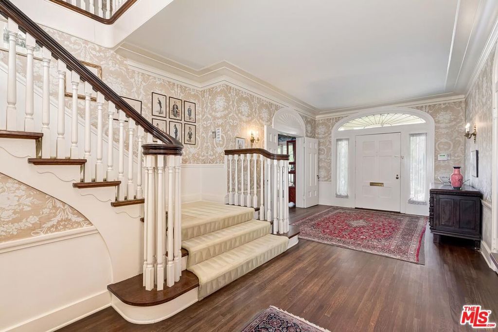 Photo of 809 N Bedford Drive, Beverly Hills, CA 90210 (MLS # 26673009)
