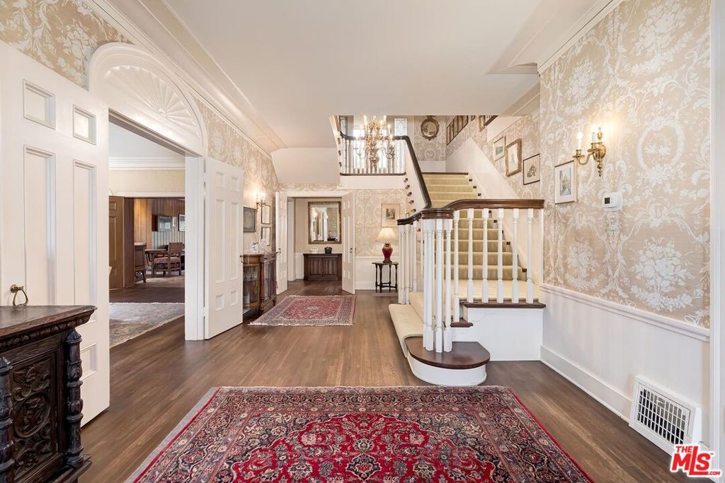 Photo of 809 N Bedford Drive, Beverly Hills, CA 90210 (MLS # 26673009)