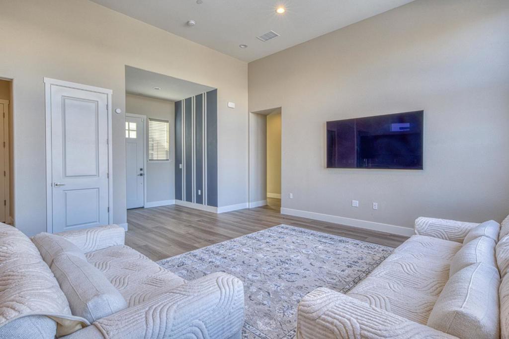 3036 Arroyo Drive