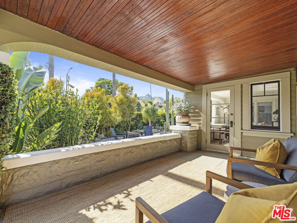 Photo of 1528 N Curson Avenue, Los Angeles, CA 90046 (MLS # 25612461)